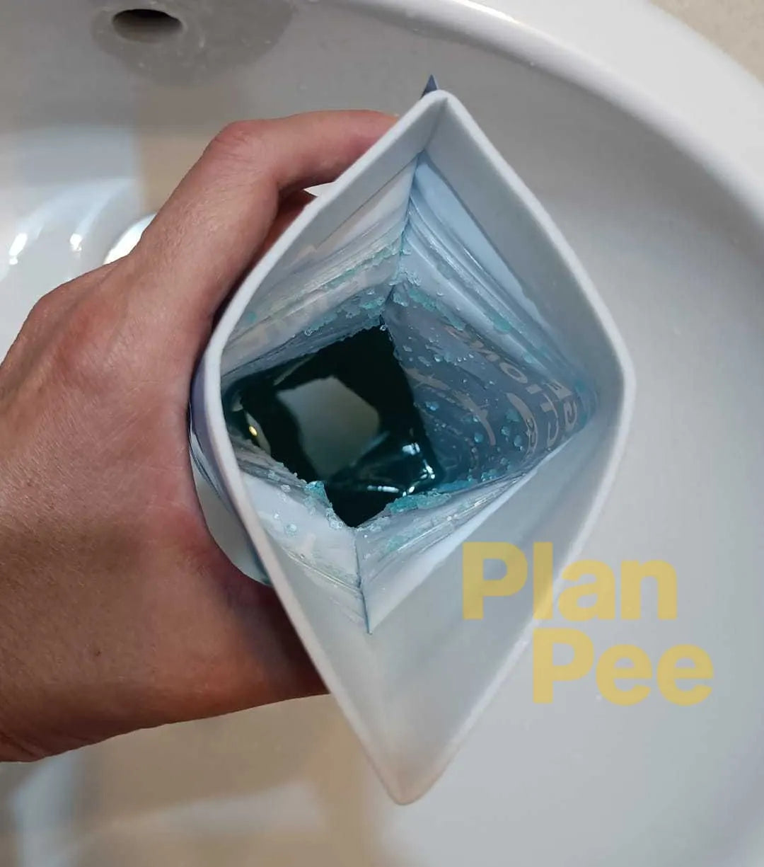 ¿Cómo funciona la bolsa PlanPee? El secreto para convertir tu pipí en gel (y por qué a veces no pasa)